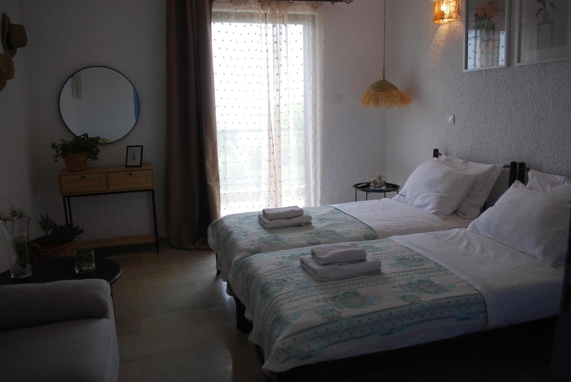 Sunset Rooms Agia Marina  Ngoại thất bức ảnh