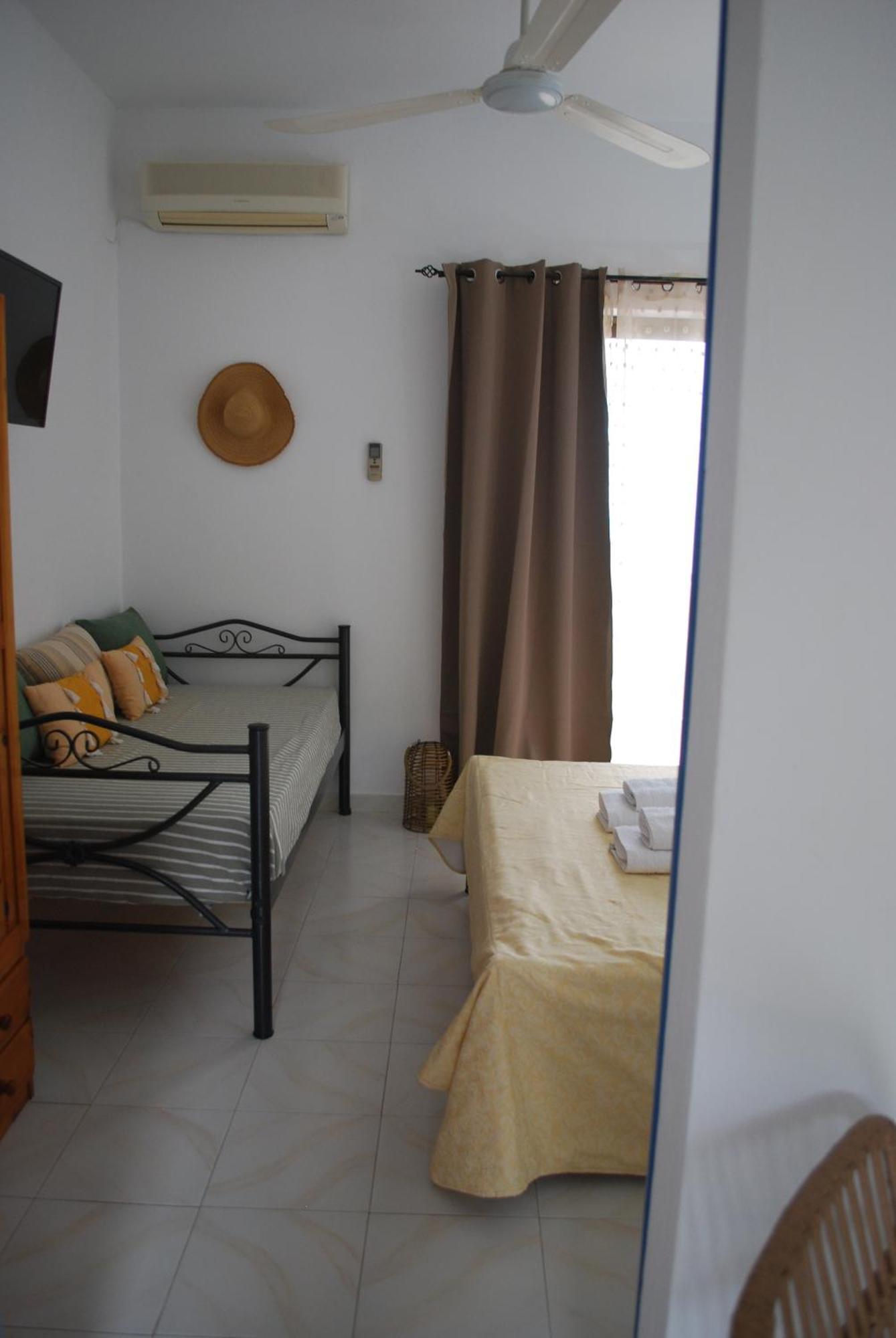 Sunset Rooms Agia Marina  Ngoại thất bức ảnh