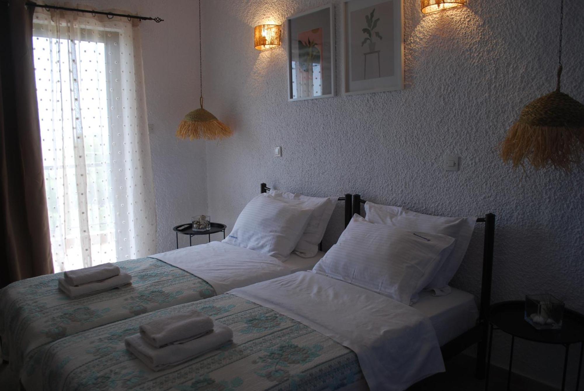 Sunset Rooms Agia Marina  Ngoại thất bức ảnh