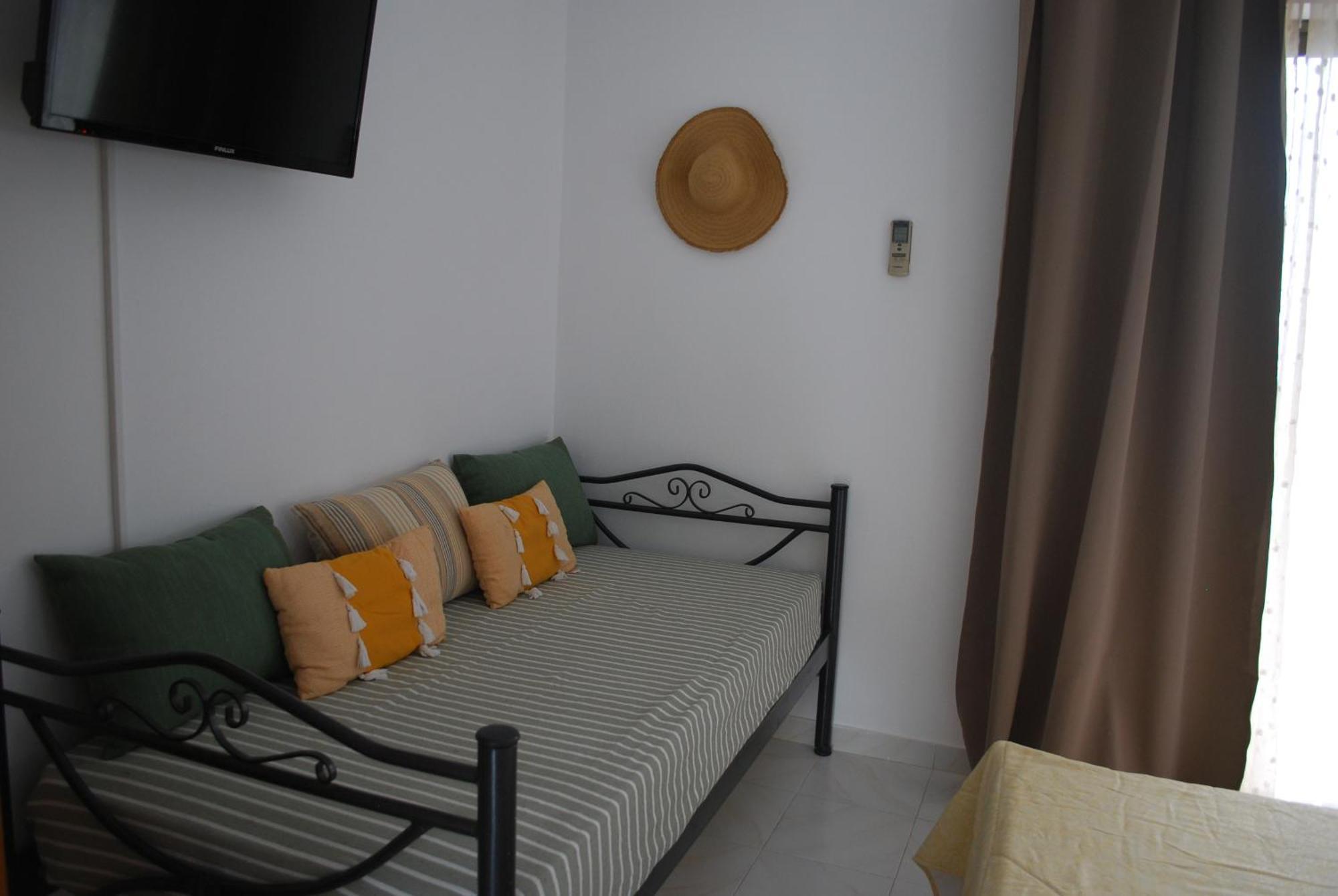 Sunset Rooms Agia Marina  Ngoại thất bức ảnh