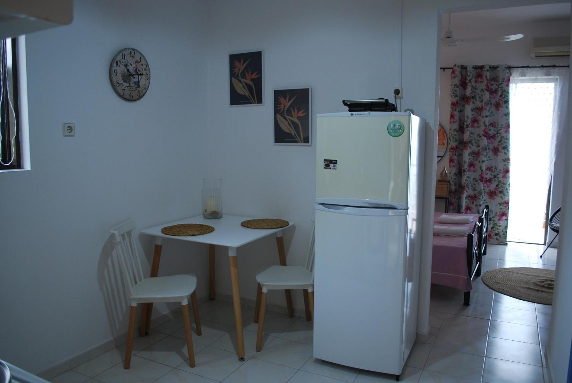 Sunset Rooms Agia Marina  Ngoại thất bức ảnh